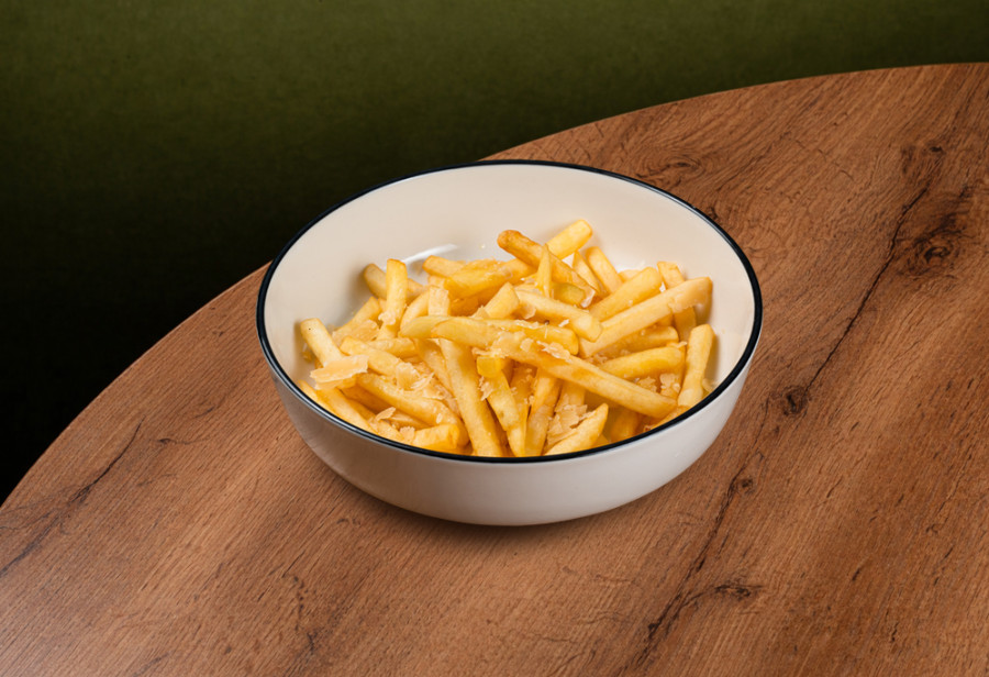 Картофель фри с пармезаном и трюфельным маслом