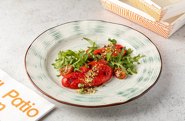 Печёные перцы с руколой и фисташками Печёные перцы с руколой и фисташками